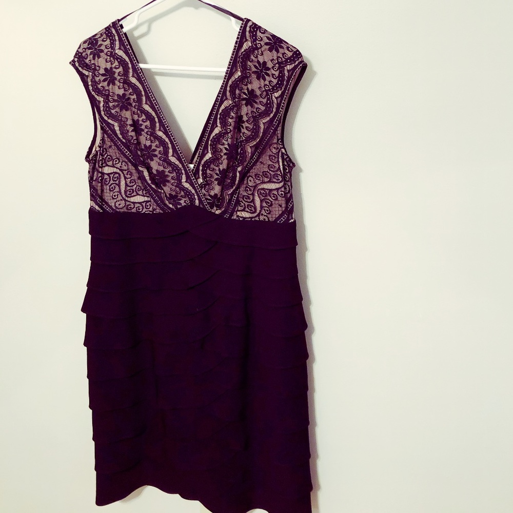 BLACK LACE BODICE DRESS WITH FORM FITTING RUFFLES